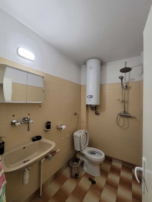 Дава се под наем Тристаен апартамент в Русе, Център - 80 кв.м за 357 € - Снимка #3