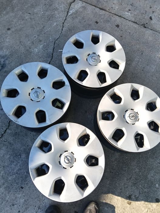 Vand 4 capace originale Opel Astra j pe 16