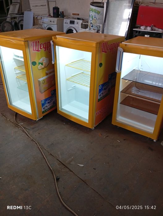 Витирина. Холоделниклар. Сотилади