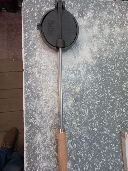 Picurator 129  lei, presă fontă pentru fript slănină