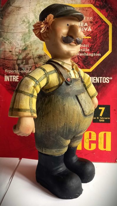 GRĂDINARUL - figurină vintage de 25cm înălțime