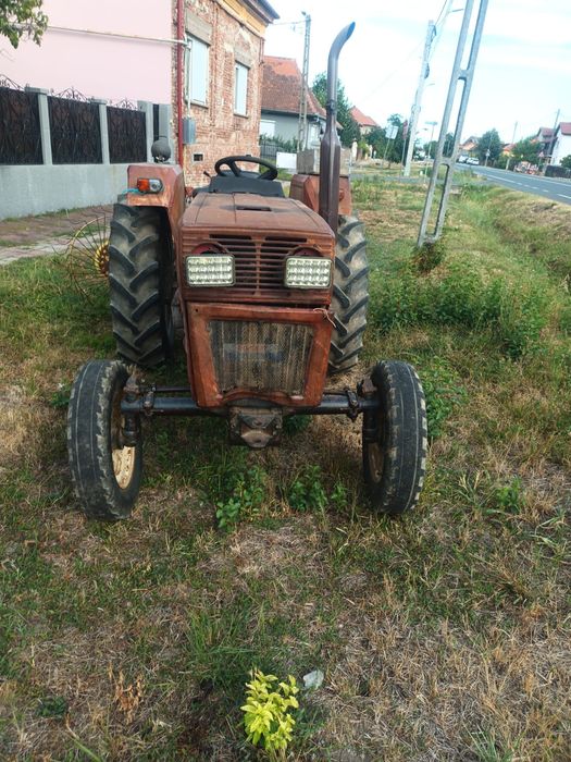 vând tractor utb 445
