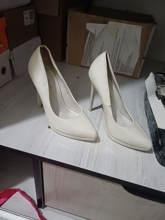 Женская обувь разная