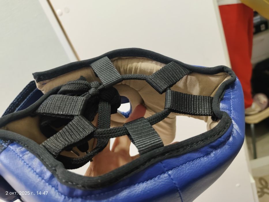 Продам боксерский шлем и перчатки