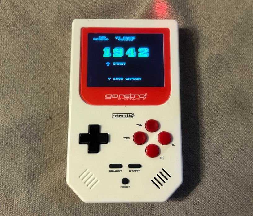 Consola Retro-Bit Go Retro Portable 300 Jocuri Retro LCD Color