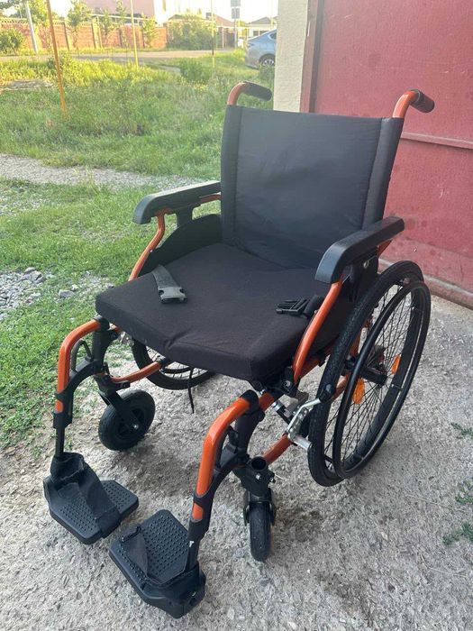 Продам инвалидную коляску  PLATINUM 1000