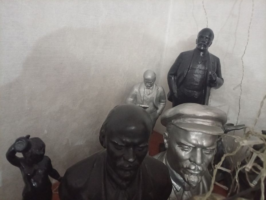 Статуэтки Сургут и силюминь