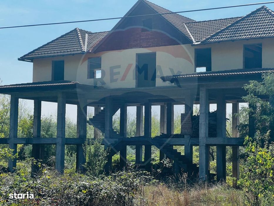 Casă / Vilă in constructie teren 3240 mp
