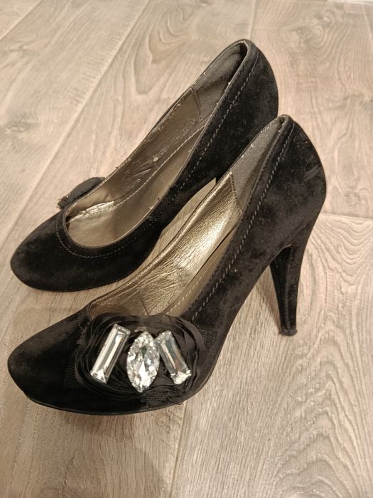 Елегантни дамски обувки