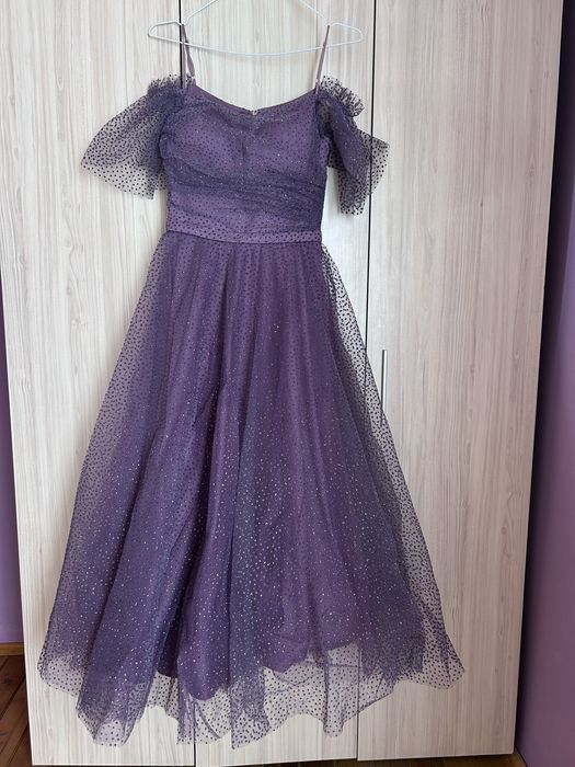 Официална рокля.