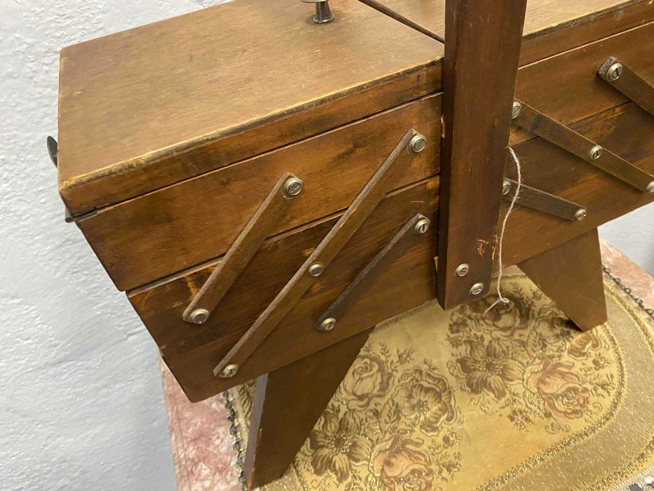 Ретро шкаф за пособия