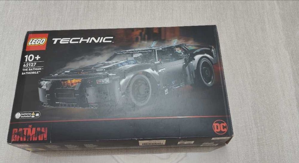 LEGO Бэтмобиль Technic 42127 — мощь, свет и стиль DC!