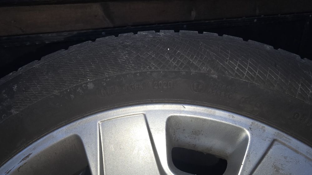 Джанти 4 бр. със Зимни гуми CONTINENTAL 235/55/17,ДОТ 2020г.