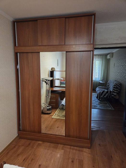 Шкаф для одежды продам срочно