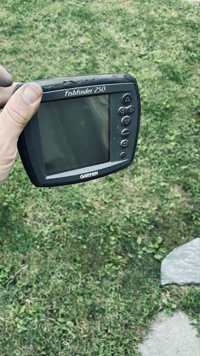 Сонар и сонда Garmin Fishfinder 250