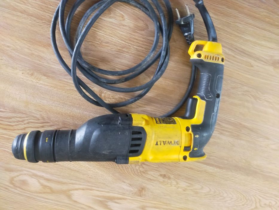 Продаётся перфоратор DeWALT D25134