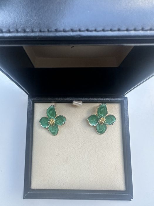 Продавам дамски обеци-детелинка.Доставка с еконт,тест и преглед.