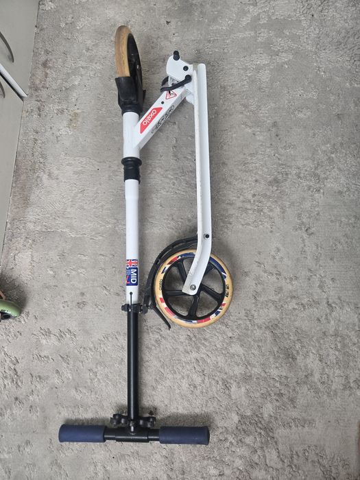 Vând 2 trotinete adulți si o trotineta copil