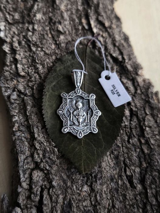 Сребърни кръстове и  медальони