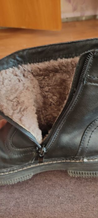 Продам зимние ботинки на мальчика