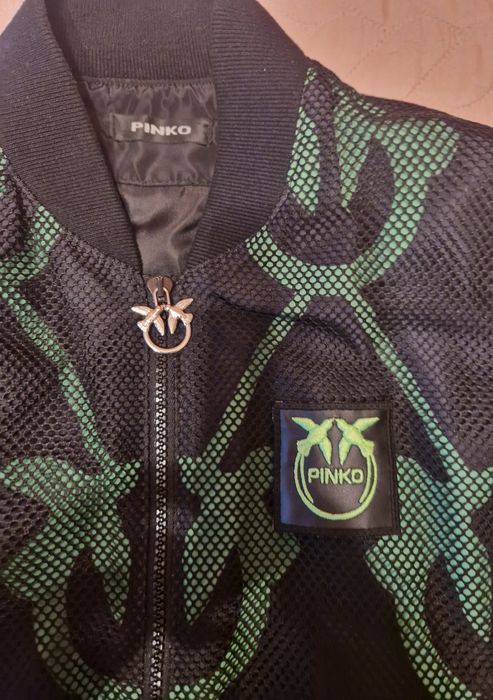 Бомбър Pinko,М размер.Неопренов елек Under Armour, XS