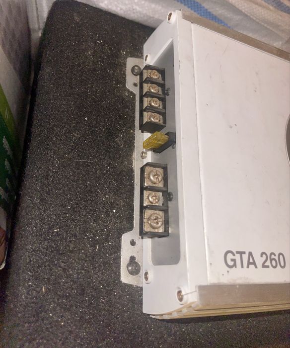 Subwoofer auto Blaupunkt + stație GTA 260 – 400W