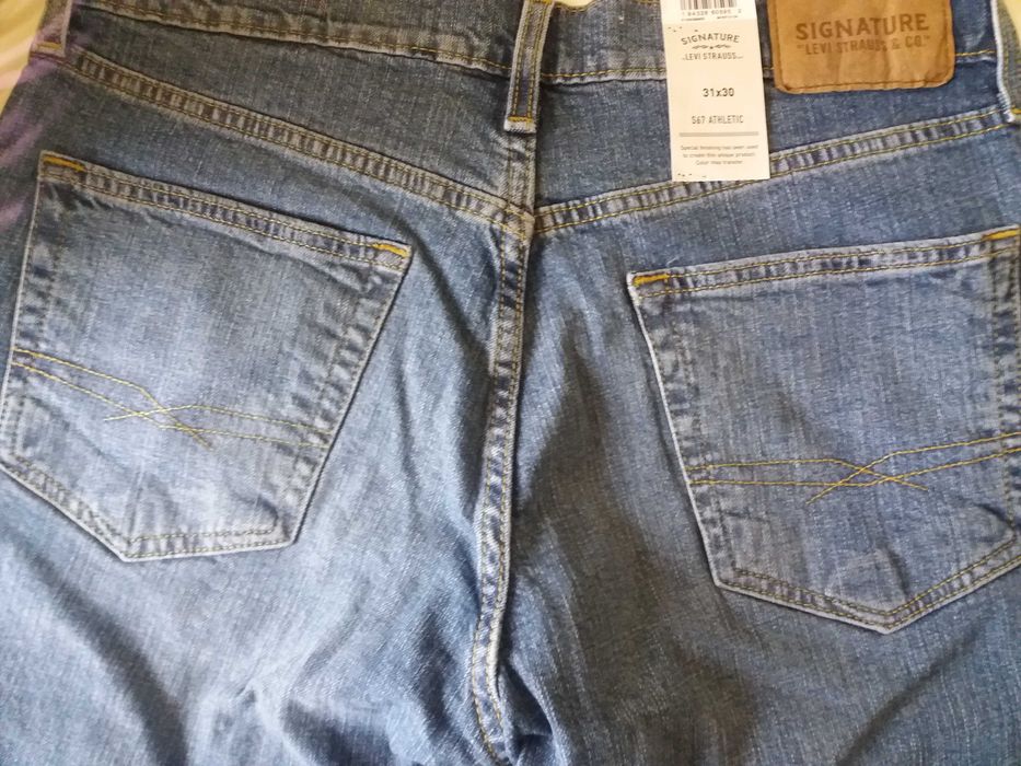 Продам джинсы Левис, укороченные