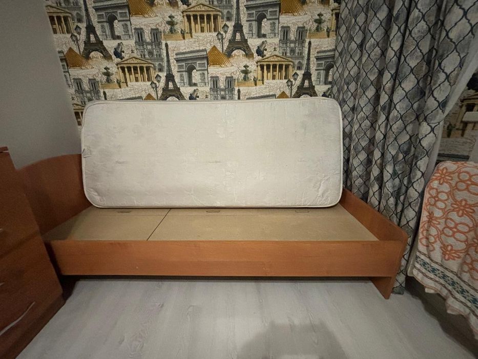 Продам кровать с матрасом