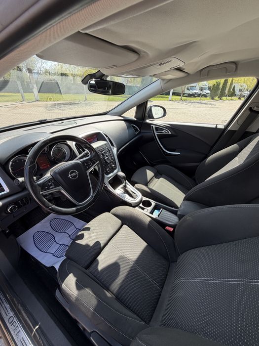 OPEL ASTRA j 1.6 benzina  clasic AUTOMATA AN 2012