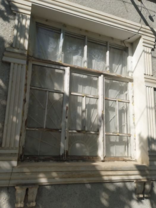 Eshik deraza sotiladi