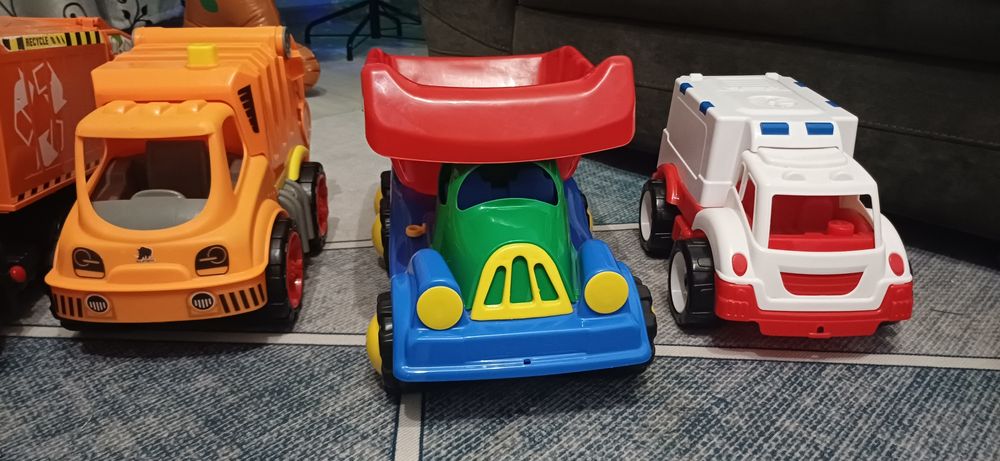 Masinute mari de jucarie