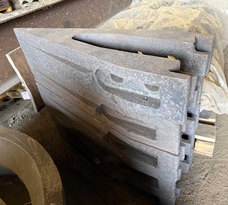 Зуб ковша разных видов экскаваторов