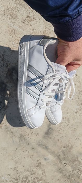 Adidasi originali adidas fete femei copii marimea 36