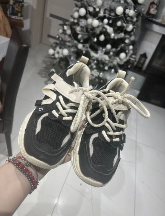 Adidasi fete moderni