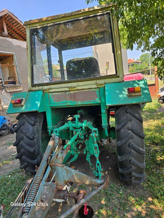 Продавам трактор със косачка