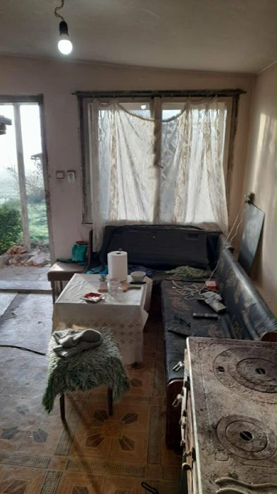 Продава се двоетажна къща в село Хотница