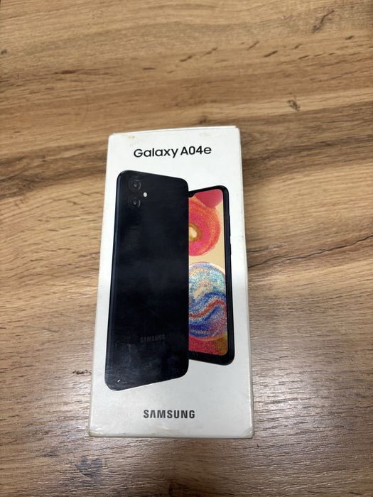 Samsung A04e 32 gb рабочтй , целый