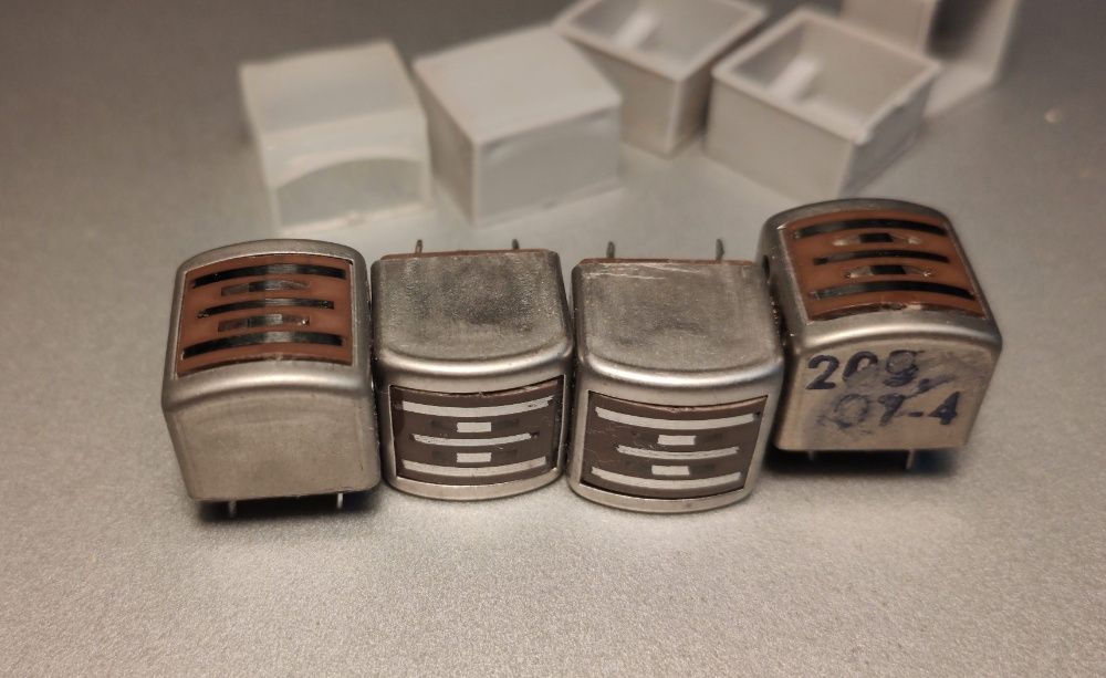 Capete de magnetofon poloneze noi (nos) 200 ohm, compatibile Kashtan 1