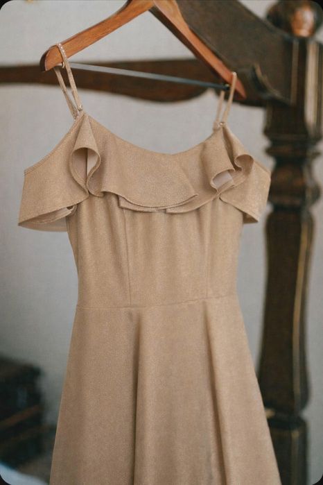 Дълга рокля цвят шампанско