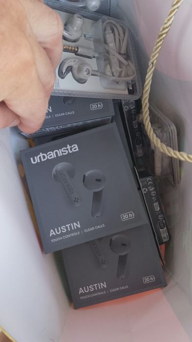 Căști wireless noi 100 de lei buc!