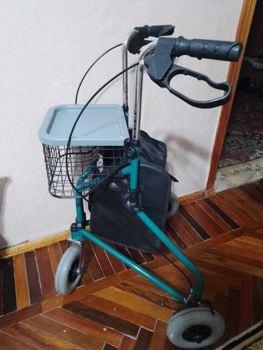 Ходунки инвалидные на калесах