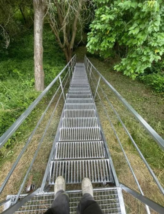Scari metalice zincate facem la comanda ne deplasam in toată România