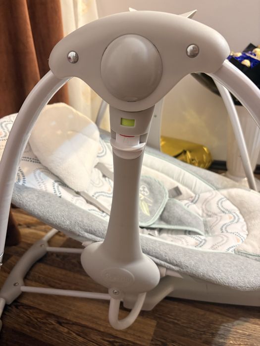 Balansoar electric pentru bebeluși