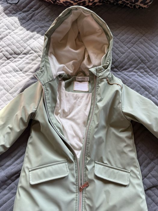 Продам детскую куртку на девочку