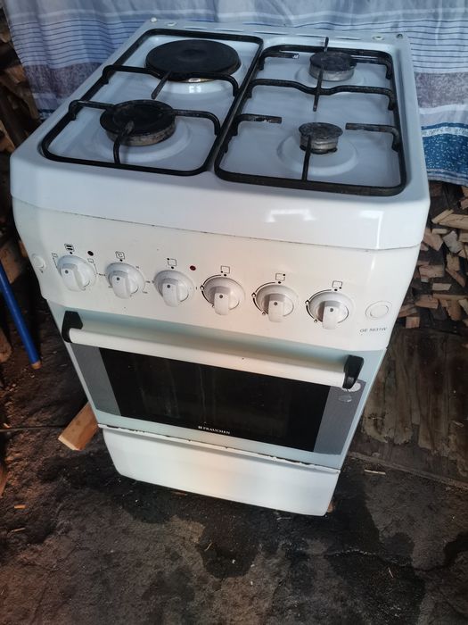 Продам газовую плиту