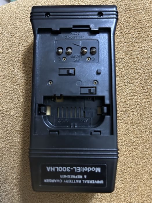 Универсальное зарядное , подходит под 15 фирм