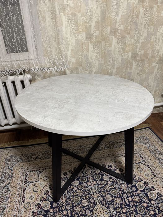 Продам круглый стол
