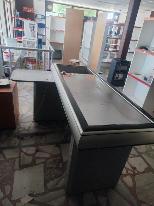 Продавам търговско оборудване за магазин