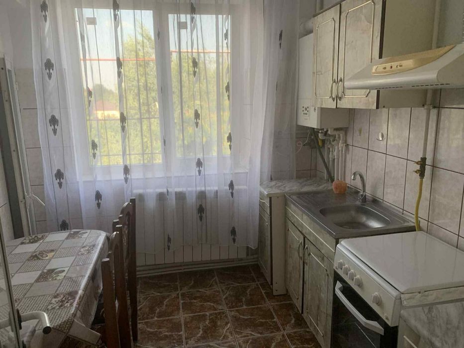Închiriez apartament 2 camere – Fetești, zonă centrală
