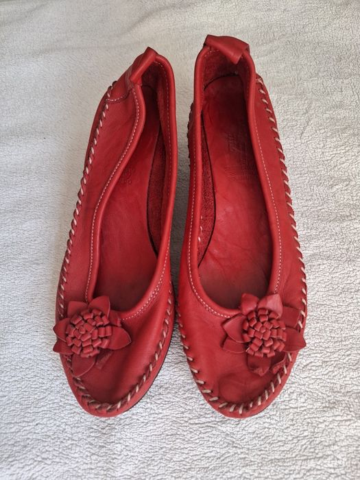 Pantofi piele moale pentru femei+atlas